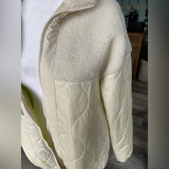 Universal Thread Women’s Cream Sherpa Full Zip Quilted Jacket Plus Size M NEW - Picture 3 of 6